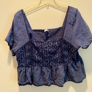 BARELY WORN AMERICAN EAGLE WOMENS DARK BLUE FLOWY CROP TOP SIZE XL